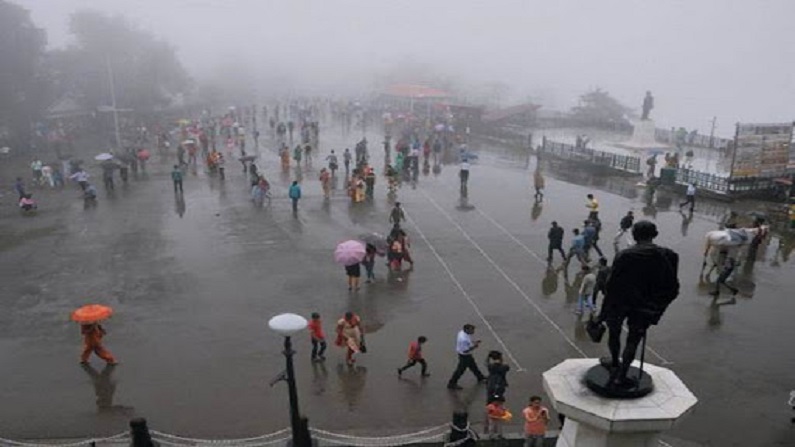 पहाड़ों पर दिखा मौसम की बेरुखी का असर, मूसलाधार बारिश जारी