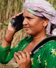 क्या बढ़ती महंगाई ने गांव में घटाई मोबाइल ग्राहकों की संख्या?